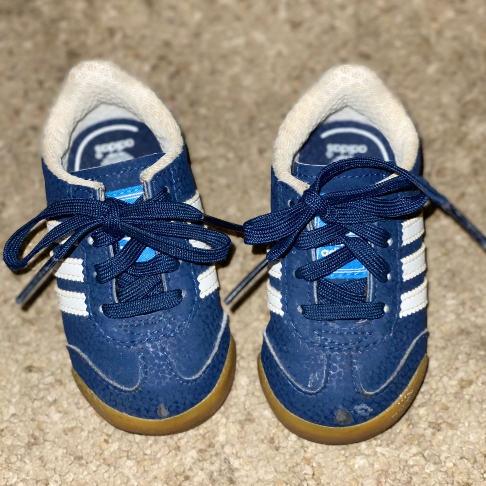 Toddler size 4 adidas Samoa